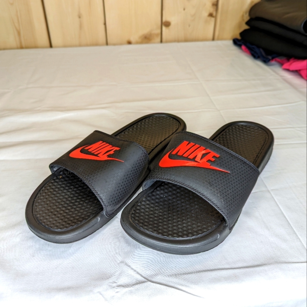Nike Men's Flip Flops Slippers. Size 11